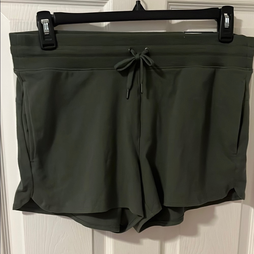 NWT Women's Tek Gear Olive Green Shorts. Size L.